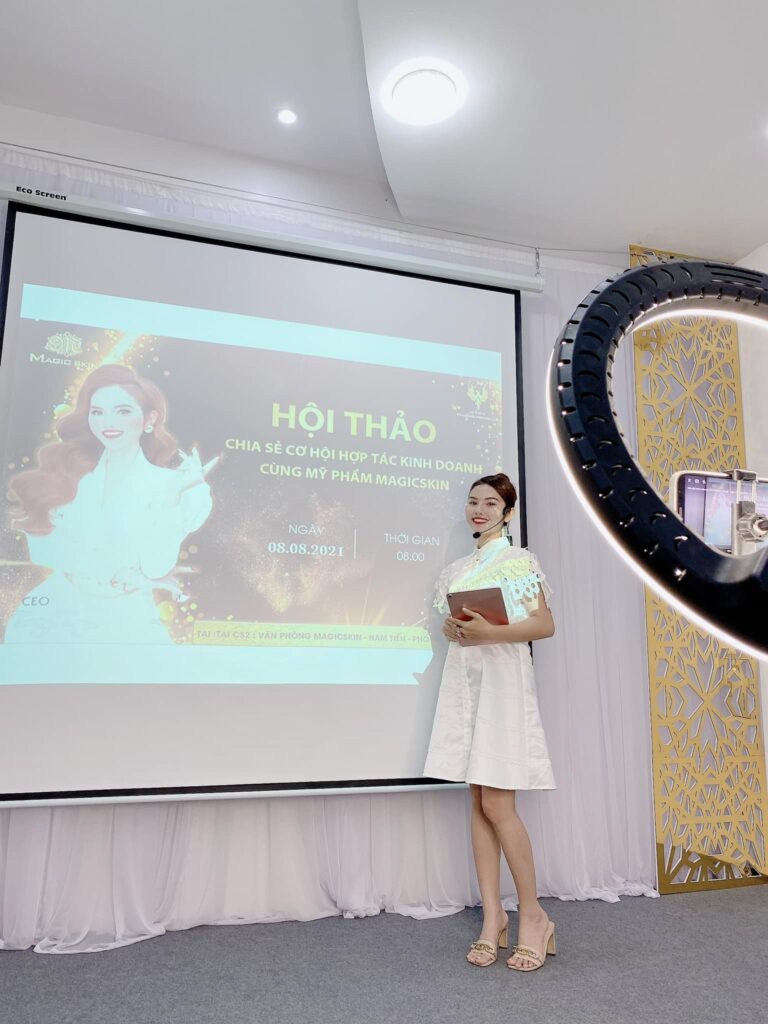 Nữ chủ nhân buổi hội thảo online - CEO Trương Trang